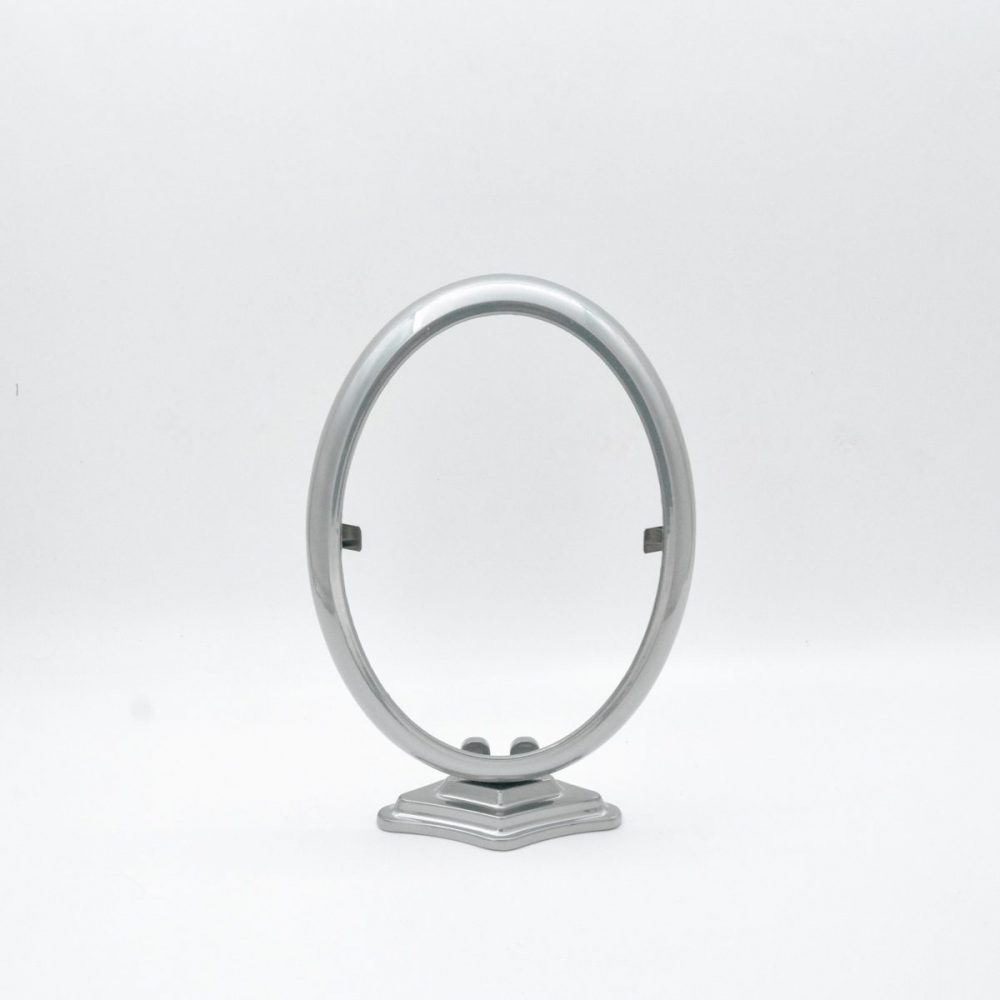 Εκκλησιαστικά Είδη Λαγός Κορνίζα Οβάλ με Βάση Νίκελ Ματ 13*18