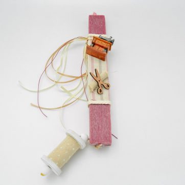 Εκκλησιαστικά Είδη Λαγός Λαμπάδα με Ξύλινα Στοιχεία Ραπτική